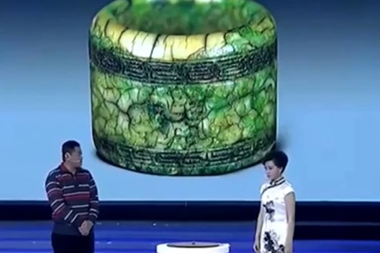 Mang nhẫn ngọc đi thẩm định, người đàn ông run rẩy khi nghe chuyên gia phán một câu