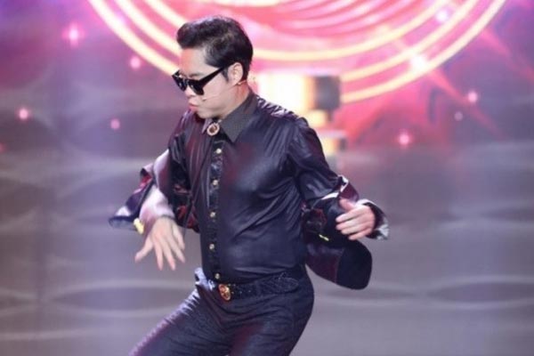 Nam ca sĩ U60 không cưới vợ sinh con dù được nhiều cô gái ái mộ, sống một mình trong biệt thự dát vàng-7