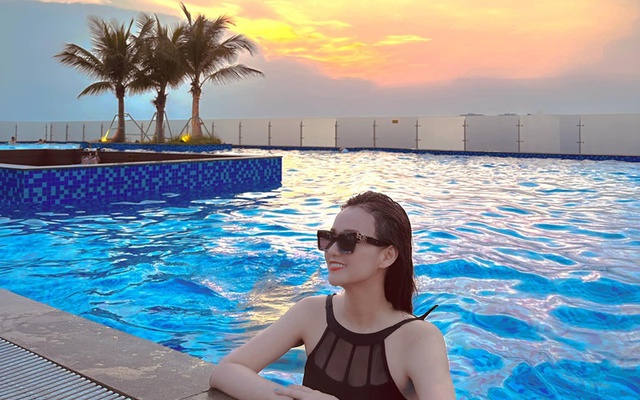 Nữ diễn viên miền Bắc có biệt thự 60 tỷ, mùa hè sung sướng trốn nóng trong bể bơi resort tại gia-4