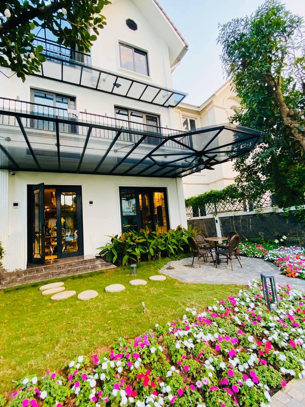 Nữ diễn viên miền Bắc có biệt thự 60 tỷ, mùa hè sung sướng trốn nóng trong bể bơi resort tại gia-12