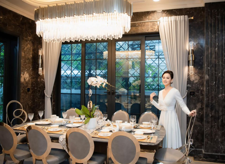 Nữ diễn viên miền Bắc có biệt thự 60 tỷ, mùa hè sung sướng trốn nóng trong bể bơi resort tại gia-16