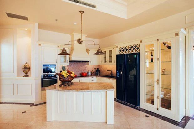 Mời dàn sao tới dự sinh nhật, hoa hậu Hà Kiều Anh hé lộ thêm cơ ngơi khủng ngoài căn biệt thự 400 tỷ chuẩn vua chúa, penthouse 500m² cực lộng lẫy-21