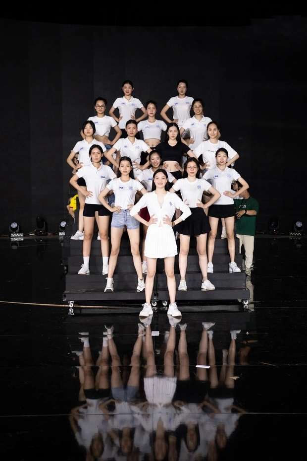 BTC Miss World Vietnam khiến thí sinh bật khóc trên sân khấu, nguyên nhân mới gây bất ngờ-1