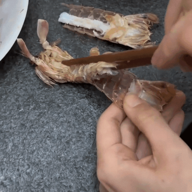 2 cách bóc vỏ bề bề cực dễ cho tín đồ mê hải sản-7