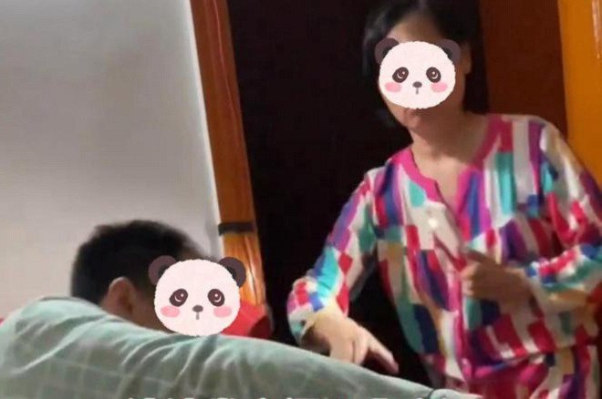 Nửa đêm mẹ chồng xông vào phòng cưỡng ép kéo con trai đi, bắt cả hai phải ly hôn chỉ vì điều này-1