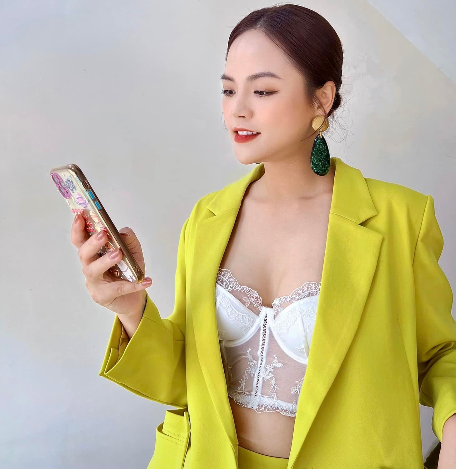 3 chị em Về nhà đi con: Người trở thành CEO, người kín tiếng sau khi rời xa màn ảnh-4