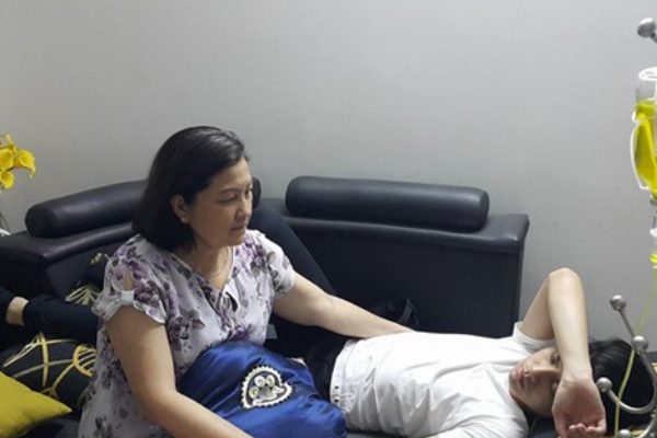 Thông tin đời tư hiếm hoi về người phụ nữ ngồi bếp đợi Noo Phước Thịnh sau mỗi đêm diễn-3