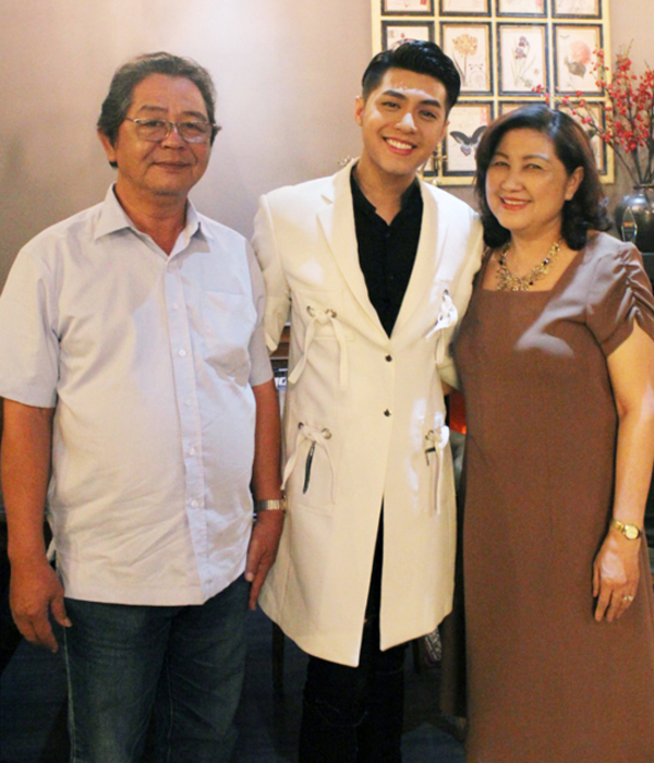 Thông tin đời tư hiếm hoi về người phụ nữ ngồi bếp đợi Noo Phước Thịnh sau mỗi đêm diễn-7