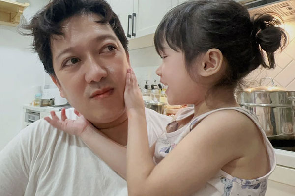 Mang bầu lần 2, Nhã Phương lộ vóc dáng gầy gò-3