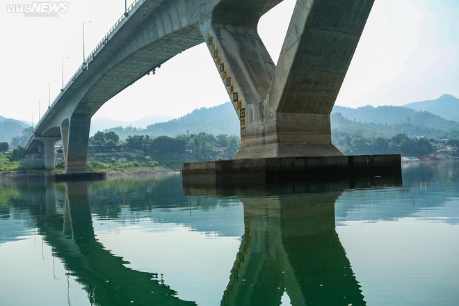 Từ thời cha sinh mẹ đẻ, đây là lần thứ 2 tôi đi bộ được dưới đáy sông Đà-3