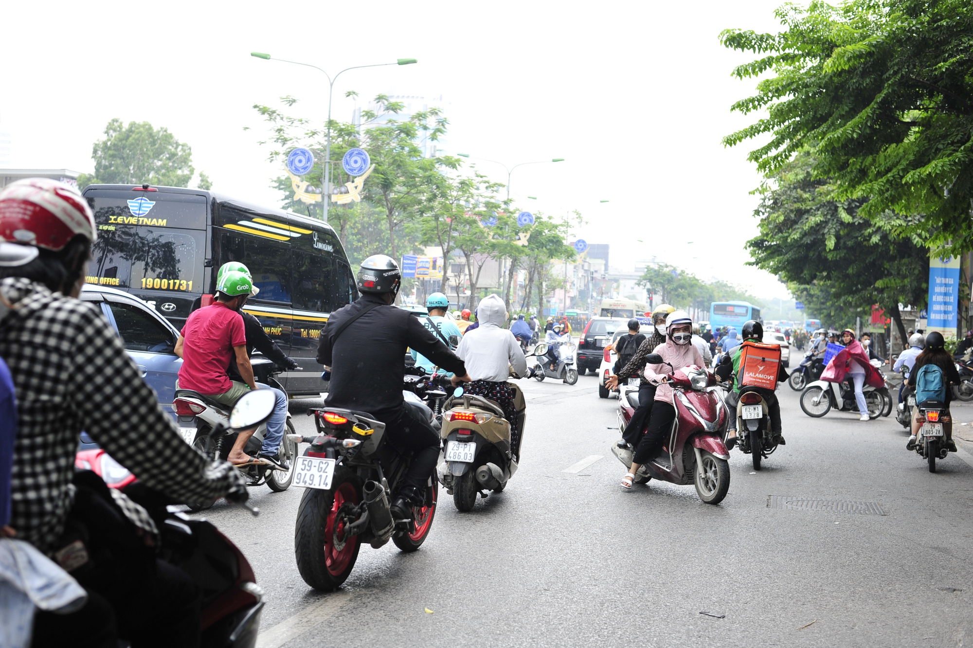 Hà Nội hạ nhiệt sau cơn mưa rào bất chợt-5