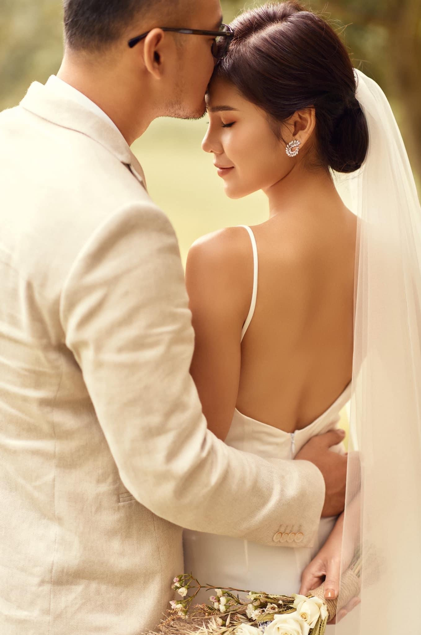 MC Thu Hoài và chồng doanh nhân mặn nồng sau 4 năm yêu-8