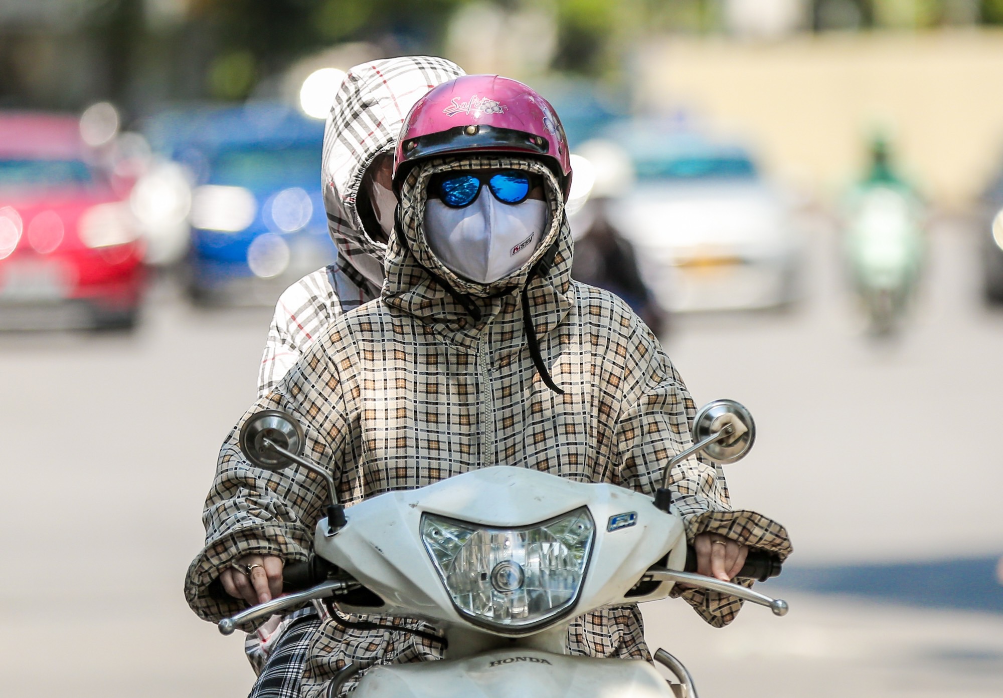 Tin lời nhân viên spa dùng viên chống nắng, phơi mặt da vẫn đẹp và cái kết-4