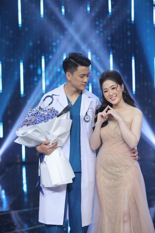 Cuộc sống hiện tại của bác sĩ từng gây sốt Người Ấy Là Ai-1