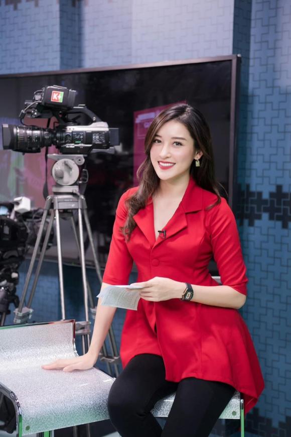 Á hậu Huyền My hiếm hoi lộ diện, nhan sắc như búp bê, ở trong căn hộ phong cách khác biệt với căn nhà của bố mẹ-2