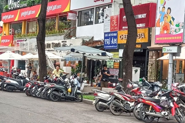 Sở GTVT TP.HCM đề xuất phí thuê lòng đường, vỉa hè 50 - 350 nghìn đồng/tháng-1