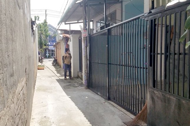 Nhóm người ngang nhiên phá khóa xông vào nhà dân ở TPHCM-2