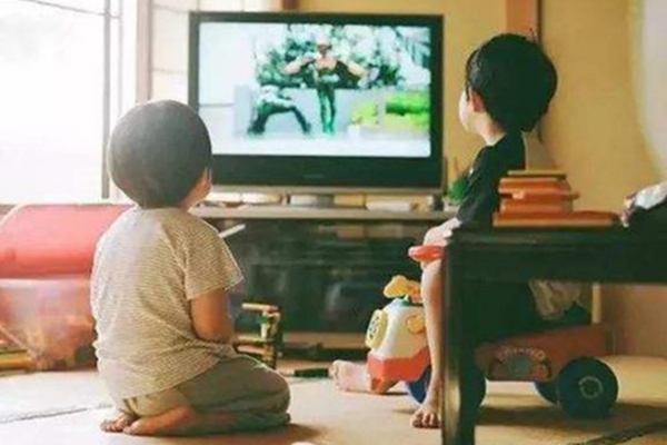 Người mẹ đập nát điện thoại trị giá 20 triệu khi con vào phòng thi: Câu chuyện đằng sau khiến nhiều người suy nghĩ-3