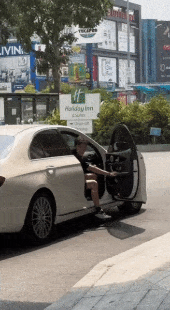 Thí sinh The Face 2023 được người yêu tomboy tháp tùng đi thi-2