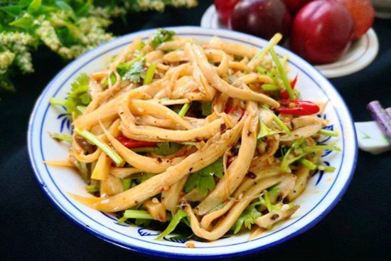 Được mệnh danh là nữ hoàng của các loại nấm, giá trung bình, đem trộn gỏi cực giòn ngon thanh mát ai cũng bất ngờ