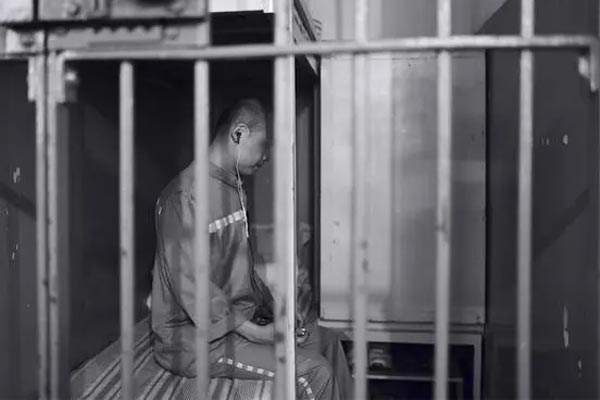 Con được nhận vào Đại học Thanh Hoa, bà mẹ giúp con dọn dẹp phòng mới hiểu lý do vì sao-3