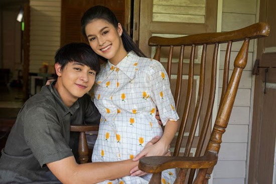 Sau hôm vợ mất dọn dẹp lại tủ lạnh thì run người thấy chiếc cặp lồng cơm vợ để phần chồng