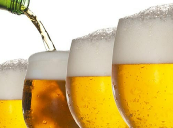 Rót bia có bọt hay không có bọt là ngon nhất?-1