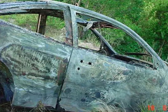 Tử thi cháy đen trong ô tô và màn kịch giả chết của cặp vợ chồng trẻ