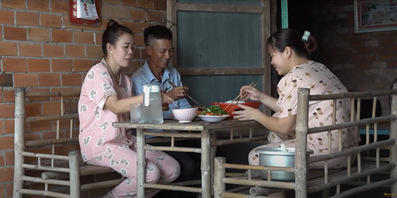 Theo mẹ đi hái mủ cao su rồi đi lạc, 45 năm sau con trai tìm về mới biết sự thật gốc gác-3