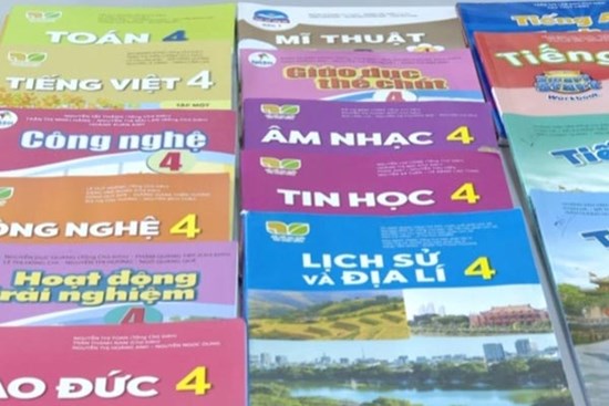 Tăng gấp ba giá sách giáo khoa lớp 4, 8, 11 mới