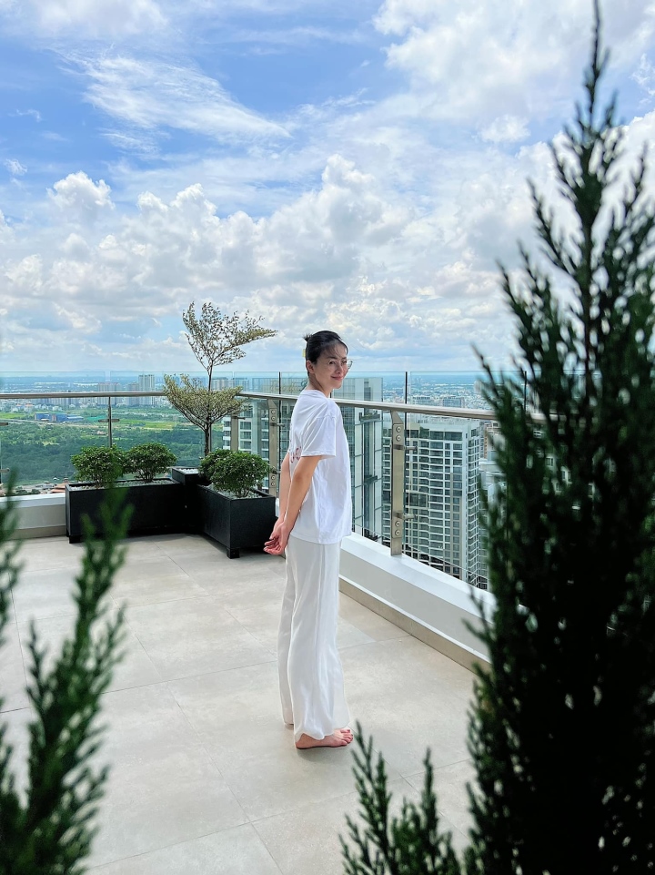 Hoa hậu duy nhất chơi thân với Tăng Thanh Hà, đến giờ vẫn gội đầu nước gạo, ở penthouse nhưng tối giản không ai bằng-8