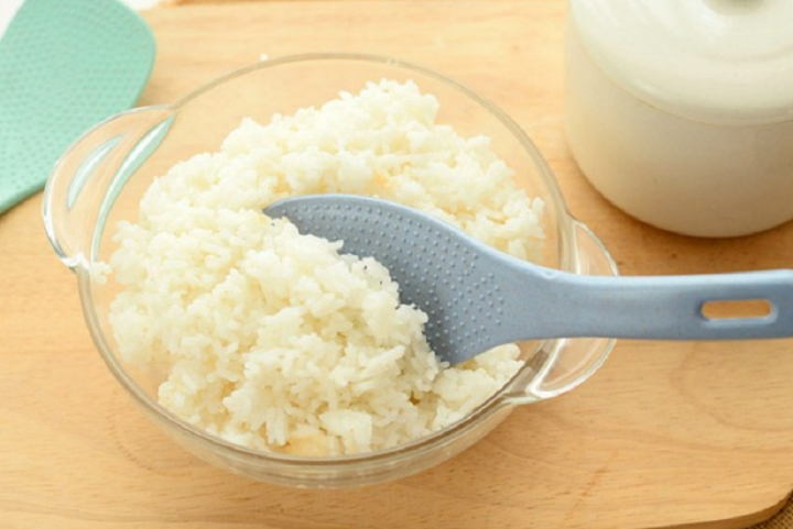 Tại sao trên muôi xới cơm lại có chấm tròn?-1