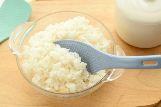 Tại sao trên muôi xới cơm lại có chấm tròn?