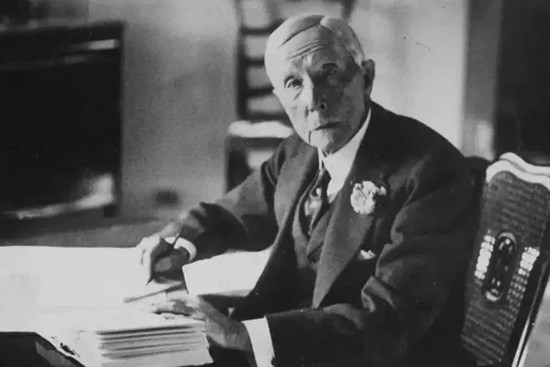 Ngược đời như tỷ phú dầu mỏ Rockefeller dạy con trai: Muốn thành công phải là người 