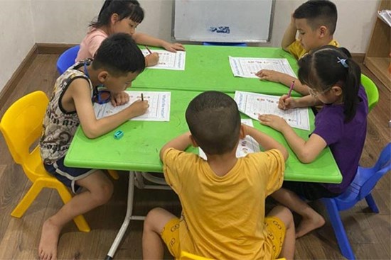 Nỗi khổ mùa hè của nghìn phụ huynh: Con học lớp 4 phải gửi... mầm non