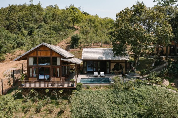 Căn nhà gỗ nằm trên triền đồi thơ mộng ở vùng ngoại ô Hà Nội, được lấy cảm hứng từ tên của cô con gái nhỏ-1