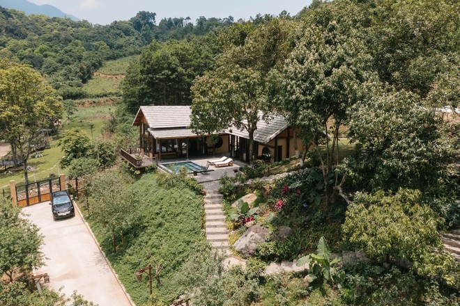 Căn nhà gỗ nằm trên triền đồi thơ mộng ở vùng ngoại ô Hà Nội, được lấy cảm hứng từ tên của cô con gái nhỏ-5