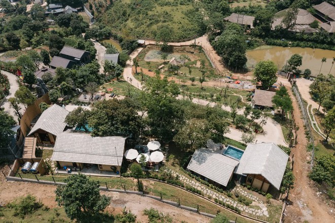 Căn nhà gỗ nằm trên triền đồi thơ mộng ở vùng ngoại ô Hà Nội, được lấy cảm hứng từ tên của cô con gái nhỏ-7