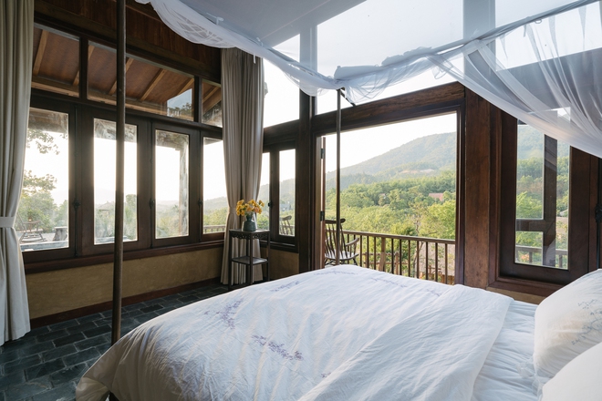 Căn nhà gỗ nằm trên triền đồi thơ mộng ở vùng ngoại ô Hà Nội, được lấy cảm hứng từ tên của cô con gái nhỏ-9