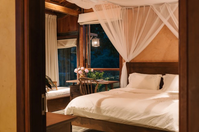 Căn nhà gỗ nằm trên triền đồi thơ mộng ở vùng ngoại ô Hà Nội, được lấy cảm hứng từ tên của cô con gái nhỏ-15