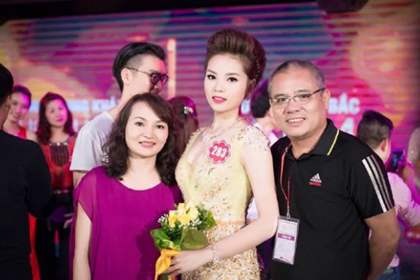 Thân thế người phụ nữ hết lòng chăm lo cho Hoa hậu Kỳ Duyên: Làm bà chủ từ năm 17 tuổi, có tiếng giàu sang ở Thành Nam-1