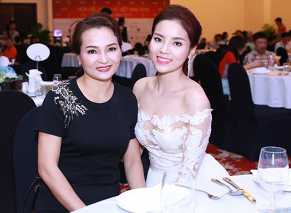 Thân thế người phụ nữ hết lòng chăm lo cho Hoa hậu Kỳ Duyên: Làm bà chủ từ năm 17 tuổi, có tiếng giàu sang ở Thành Nam-8