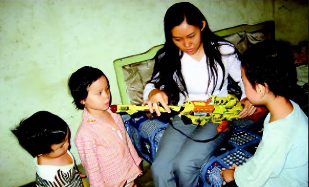 Từng là thần đồng được ca tụng, cuộc đời cô gái lao dốc vì cách giáo dục cực đoan của bố-3