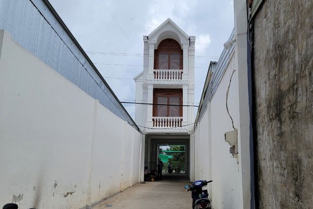 Sự thật về ngôi nhà bỏ trống tầng 1 làm đường đi ở Cần Thơ-1