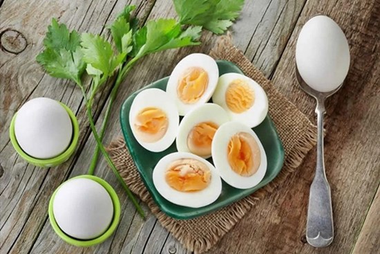 Không nên mua khi trứng xuất hiện những dấu hiệu này