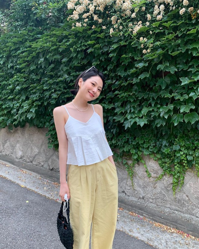 4 kiểu áo 2 dây mà bạn nên sắm hè này-4