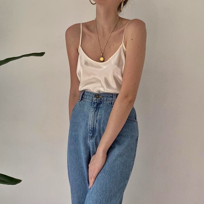 4 kiểu áo 2 dây mà bạn nên sắm hè này-6