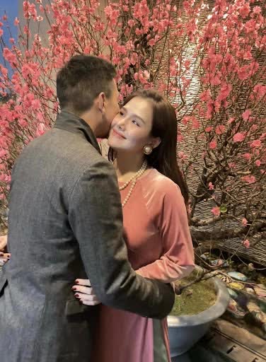 Phu nhân tập đoàn nghìn tỷ gây sốt khi lấy túi xách hàng trăm triệu đựng bỉm cho con, hiếm hoi tiết lộ góc biệt thự xa hoa-1