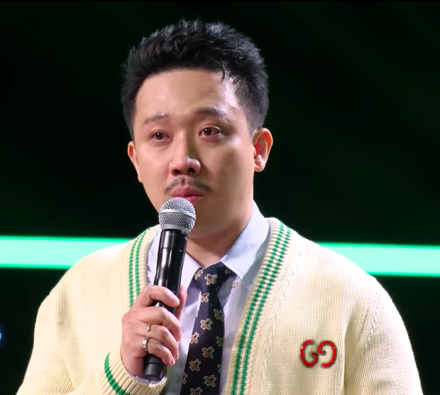 Khán giả bênh vực khi Trấn Thành không kìm được nước mắt trên sóng truyền hình-2