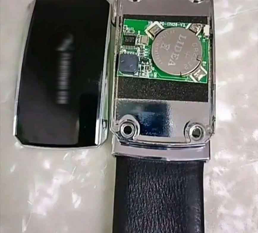 Chiếc máy định vị giấu trong thắt lưng đã đặt dấu chấm hết cho cuộc hôn nhân gần 30 năm của bố mẹ tôi-2